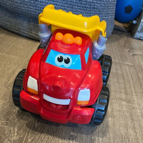 Chuck & Friends Moving Dump RUMBLIN Interactive Truck by Tonka Hasbro 2008 - Picture 3 of 10